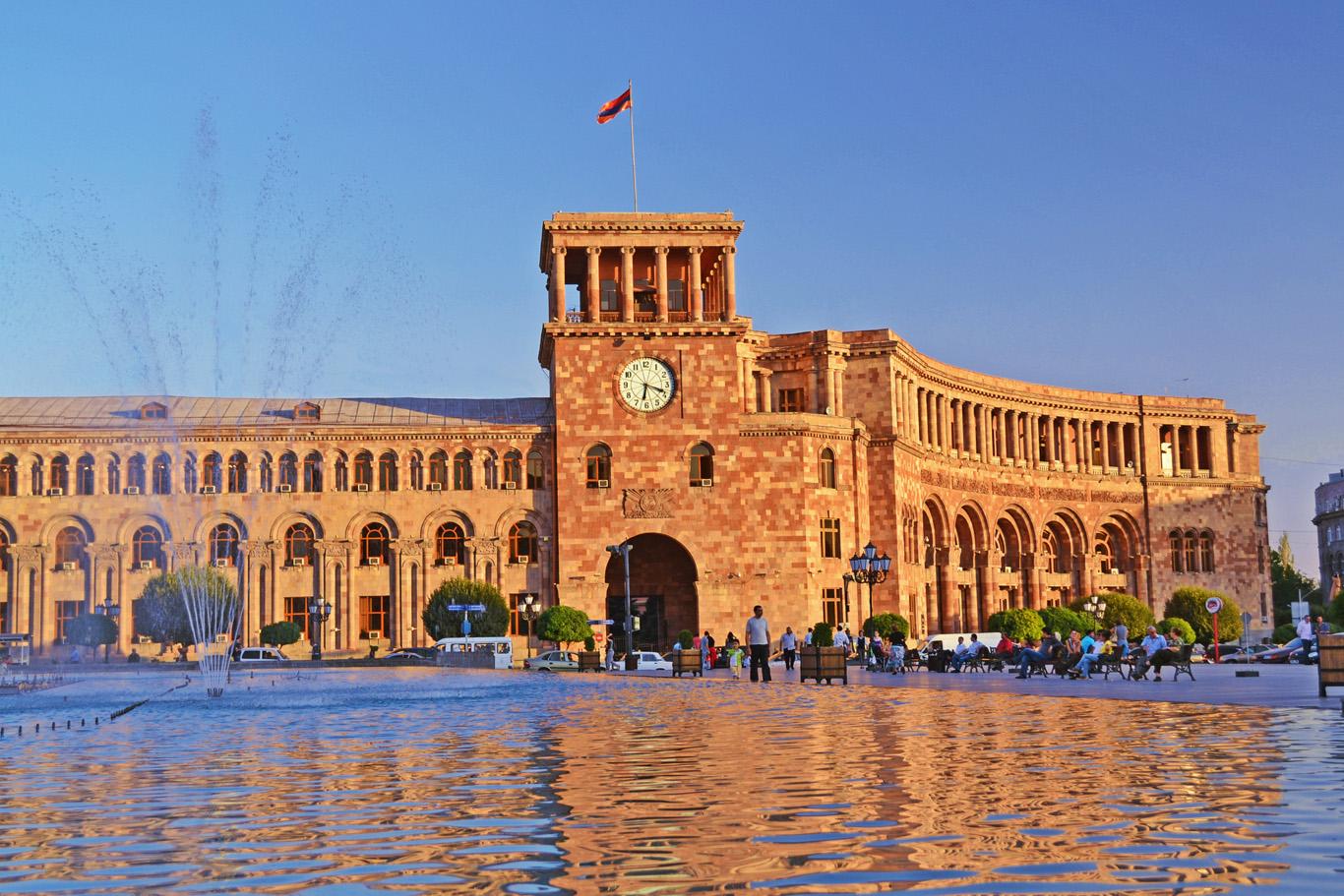 Republic square. Дом правительства Ереван Таманян. Площадь Республики Ереван. Армения Ереван площадь Республики. Площадь Республики Ереван дом правительства.