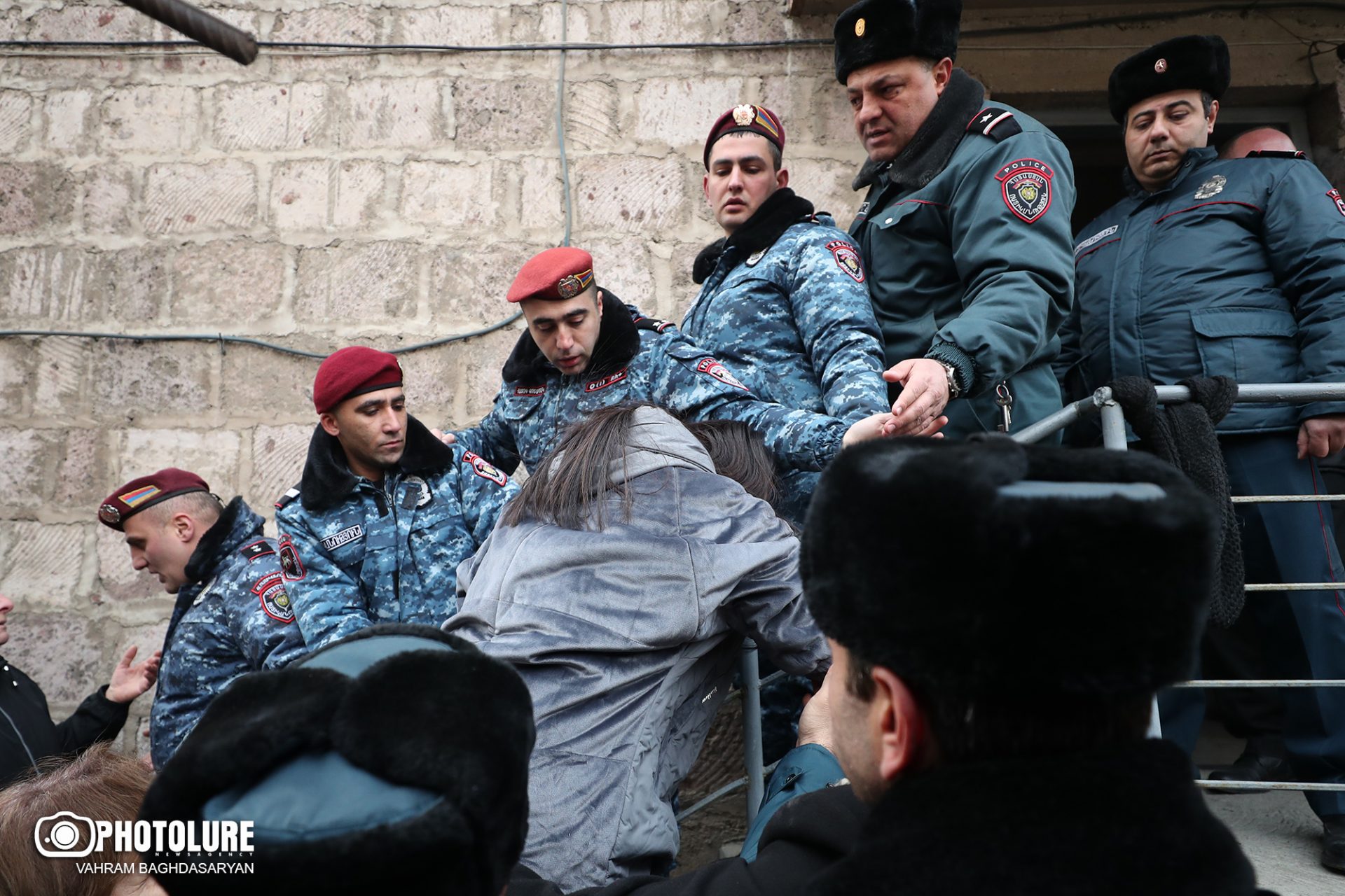 Жители квартала в Ереване попытались помешать оценке их недвижимости для  постройки элитного жилья — Armenia Today