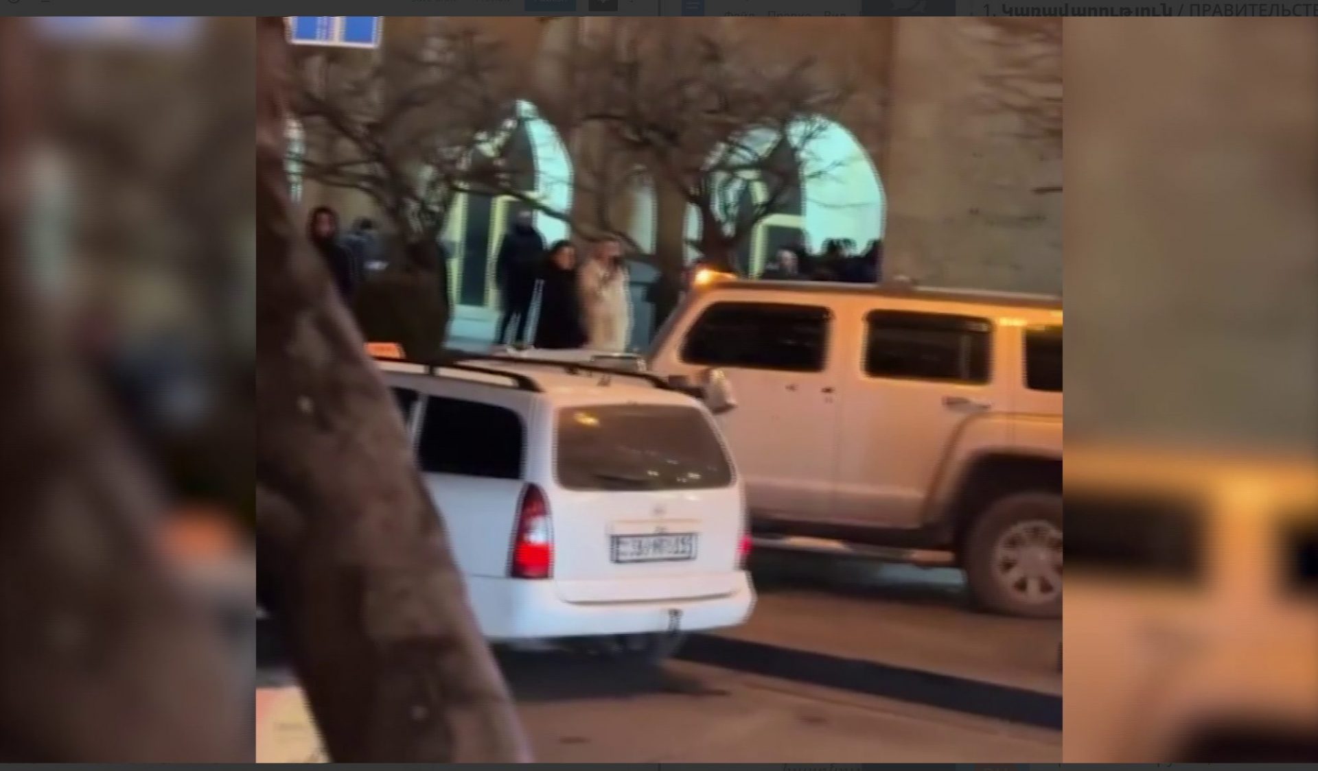 Водитель ереване. Хаммер в центре Еревана. Полицейская машина. Полиция Армении. Стрельба на свадьбе.