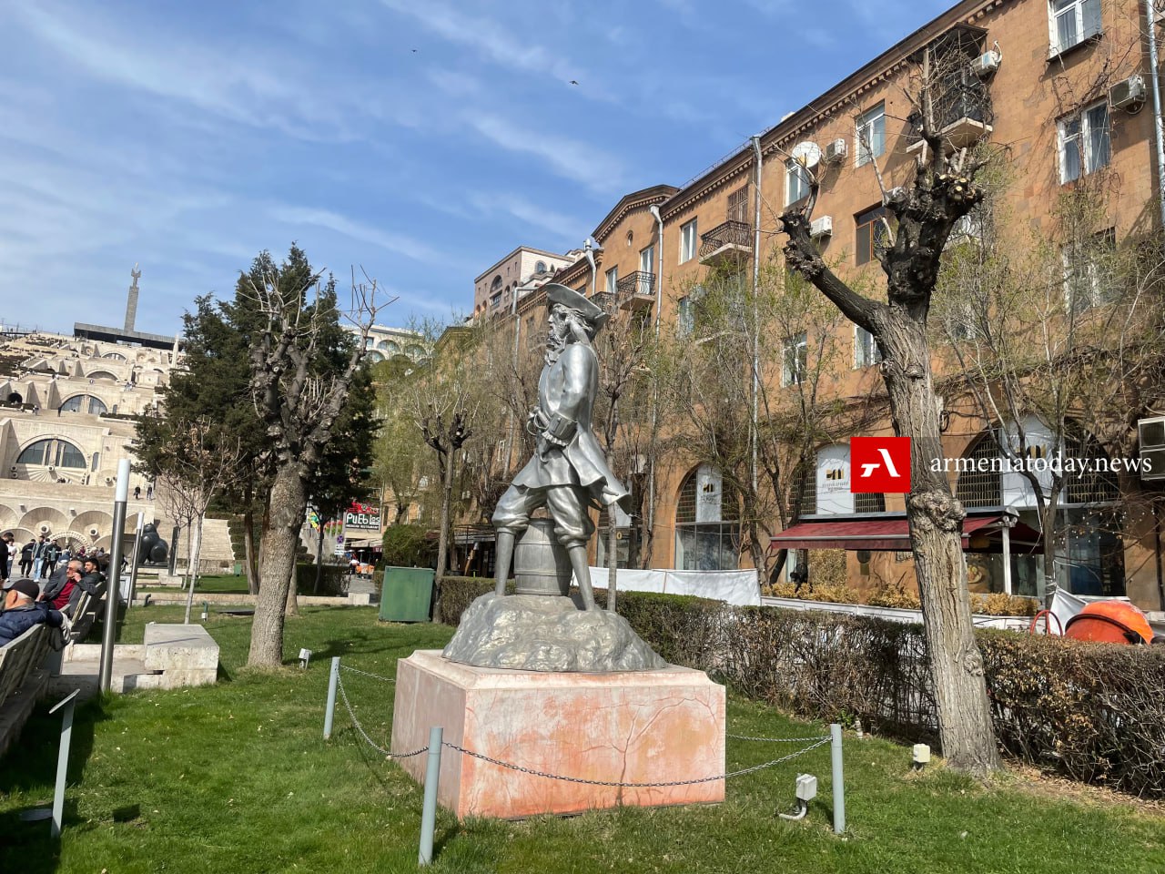 В Ереване прошла акция протеста против вырубки деревьев, мэрия заявила о  планах по посадке сакуры — Armenia Today