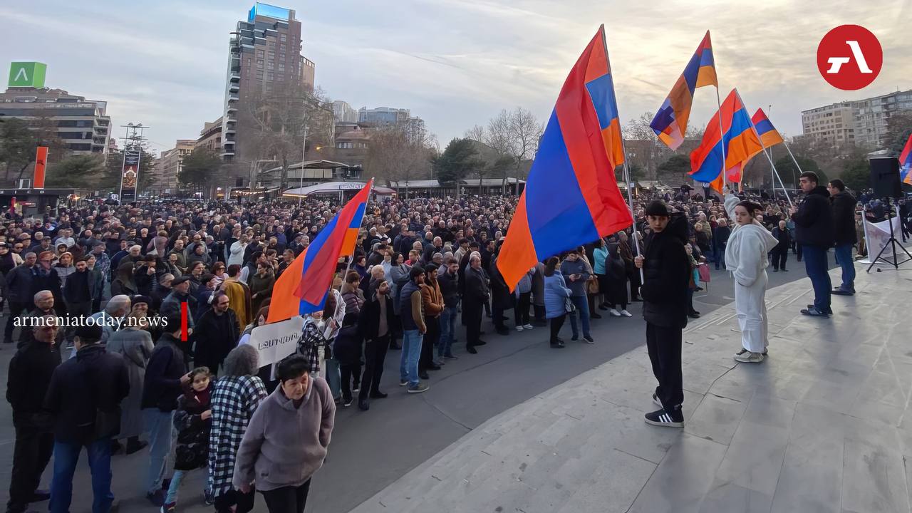 Движение «Вместе» провело акцию протеста в Ереване и потребовало отказаться  от политики вражды с Россией и Ираном — Armenia Today